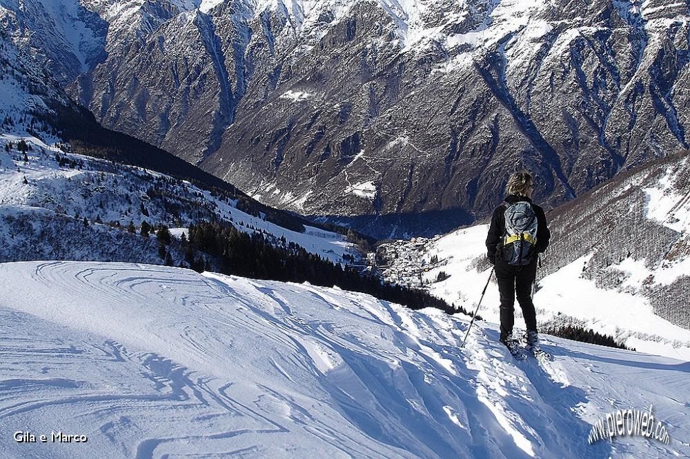 17 Uno sguardo alla valle.jpg - 17 Uno sguardo alla valle di Lizzola